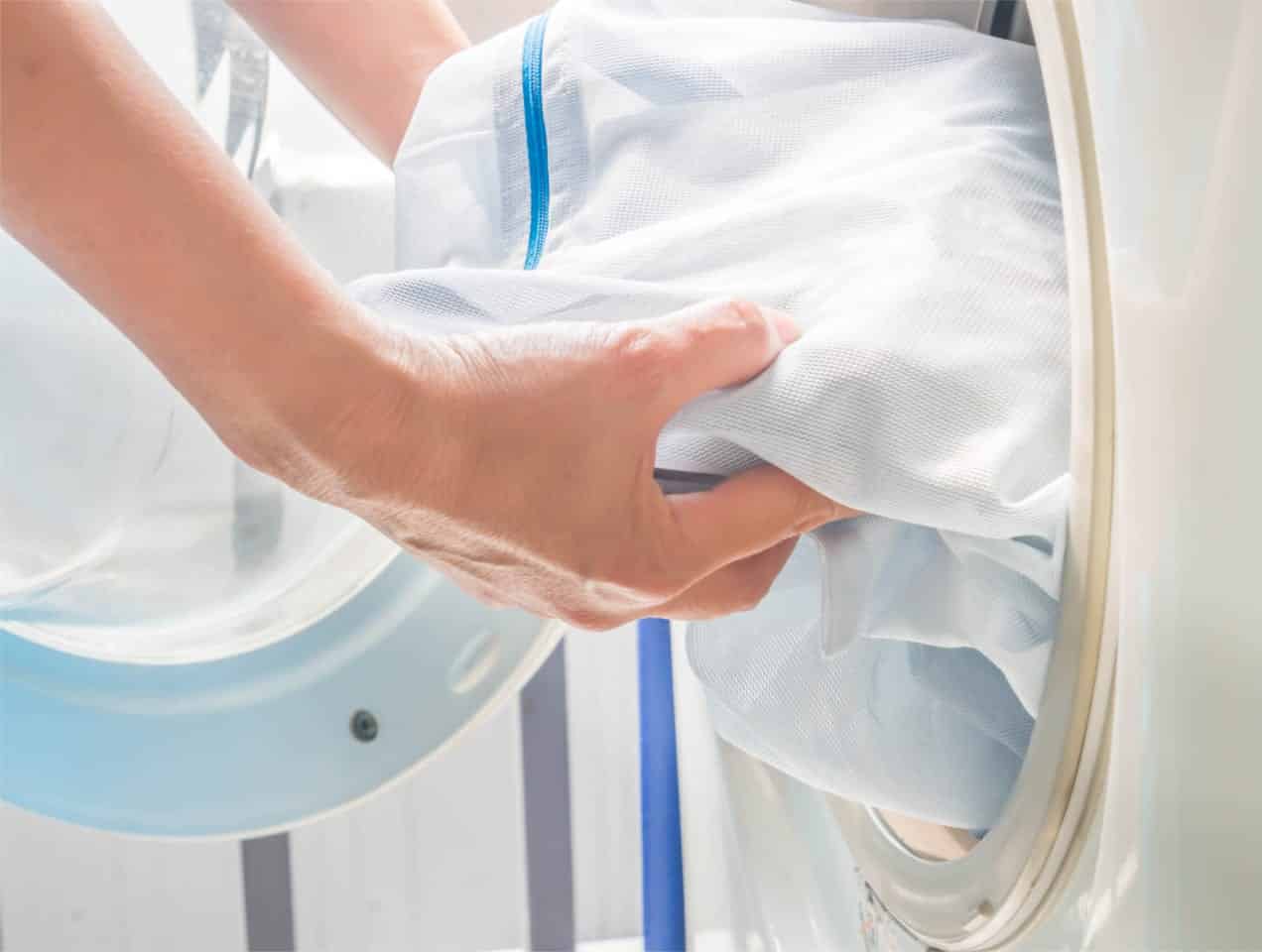 Como separar as roupas de forma rápida e fácil para a lavagem - Lave